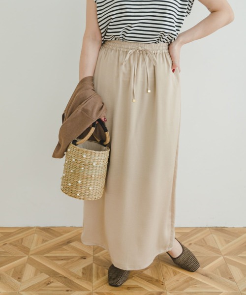 ITEMS URBANRESEARCH(アイテムズ アーバンリサーチ)の「サテンイージースカート(スカート・レディース・ブラック/ベージュ/グリーン・FREE)」の1枚目の写真