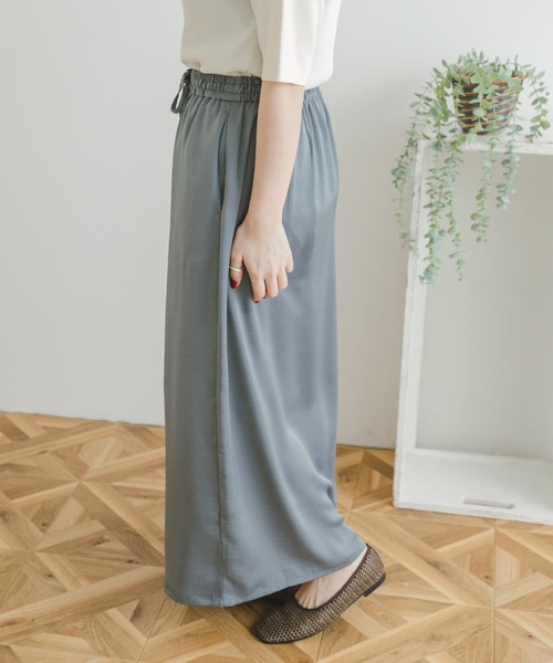 ITEMS URBANRESEARCH(アイテムズ アーバンリサーチ)の「サテンイージースカート(スカート・レディース・ブラック/ベージュ/グリーン・FREE)」の4枚目の写真