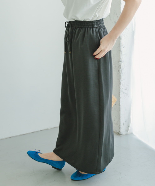 ITEMS URBANRESEARCH(アイテムズ アーバンリサーチ)の「サテンイージースカート(スカート・レディース・ブラック/ベージュ/グリーン・FREE)」の9枚目の写真