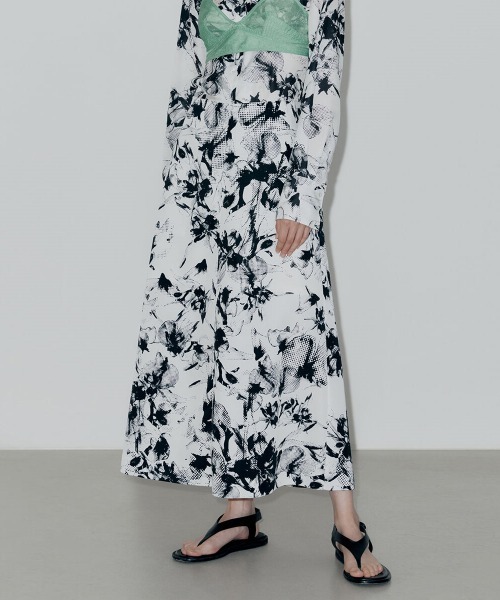 LOW CLASSIC(ロウ クラシック)の「LONG SKIRT(スカート・レディース・ホワイト・XS/M)」の2枚目の写真