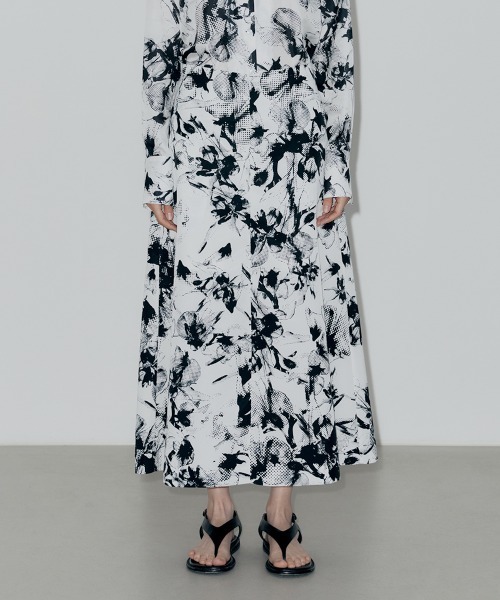 LOW CLASSIC(ロウ クラシック)の「LONG SKIRT(スカート・レディース・ホワイト・XS/M)」の3枚目の写真