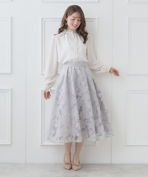 couture brooch（クチュールブローチ）の「◆【2024春新作】【前後2WAY】エンブロレースブラウス（シャツ/ブラウス・レディース・オフホワイト/ブラック/ライトグレー/ピンク・36/38/40/42）」の11枚目の写真