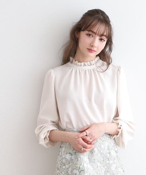 couture brooch（クチュールブローチ）の「◆【2024春新作】【前後2WAY】エンブロレースブラウス（シャツ/ブラウス・レディース・オフホワイト/ブラック/ライトグレー/ピンク・36/38/40/42）」の17枚目の写真