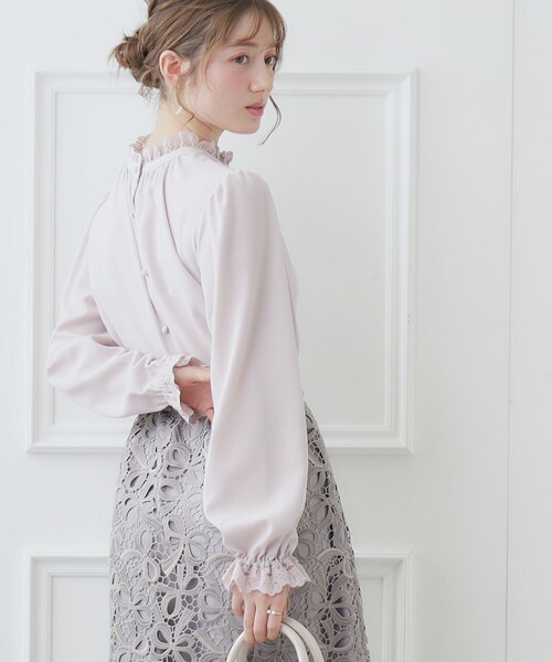 couture brooch（クチュールブローチ）の「◆【2024春新作】【前後2WAY】エンブロレースブラウス（シャツ/ブラウス・レディース・オフホワイト/ブラック/ライトグレー/ピンク・36/38/40/42）」の14枚目の写真