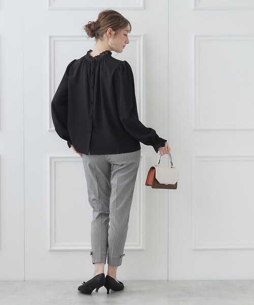 couture brooch（クチュールブローチ）の「◆【2024春新作】【前後2WAY】エンブロレースブラウス（シャツ/ブラウス・レディース・オフホワイト/ブラック/ライトグレー/ピンク・36/38/40/42）」の15枚目の写真