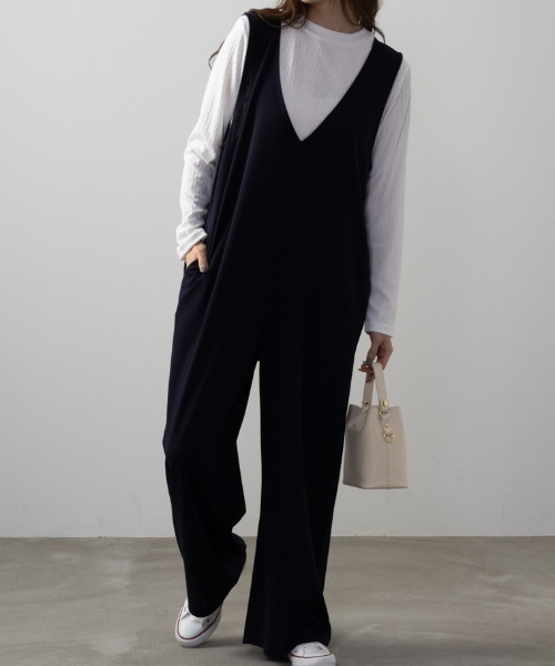 NAVY（ネイビー）の「NAVY 高身長向け インナー付きサロペット アンサンブル（サロペット/オーバーオール・レディース・ブラック/ネイビー/ベージュ・フリー）」の3枚目の写真