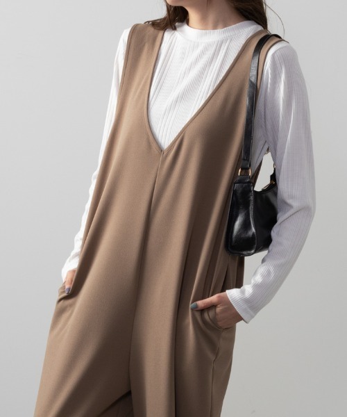 NAVY（ネイビー）の「NAVY 高身長向け インナー付きサロペット アンサンブル（サロペット/オーバーオール・レディース・ブラック/ネイビー/ベージュ・フリー）」の6枚目の写真