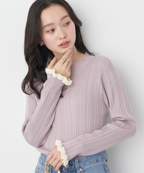 earth music&ecology（アースミュージックアンドエコロジー）の「配色フリルニットプルオーバー（ニット/セーター・レディース・サックスブルー系2/アイボリー/ブラック/ピンクベージュ・S/M）」の4枚目の写真