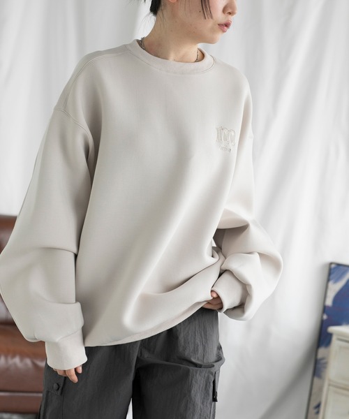 aimoha(アイモハ)の「英文字刺繍ビッグシルエットエアスウェット(スウェット・レディース・ブラック/ライトグレー/ベージュ/ライトグリーン/ネイビー・FREE)」の4枚目の写真