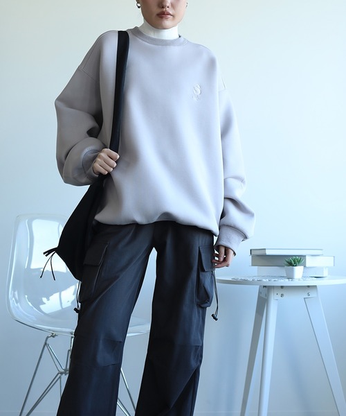 aimoha(アイモハ)の「英文字刺繍ビッグシルエットエアスウェット(スウェット・レディース・ブラック/ライトグレー/ベージュ/ライトグリーン/ネイビー・FREE)」の15枚目の写真