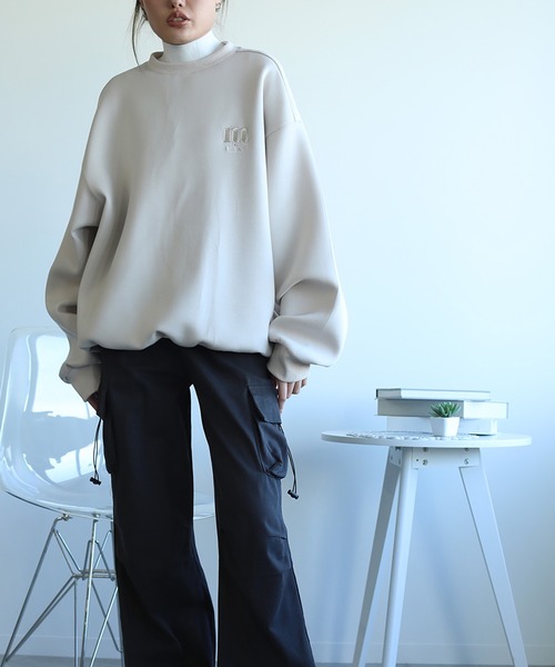 aimoha(アイモハ)の「英文字刺繍ビッグシルエットエアスウェット(スウェット・レディース・ブラック/ライトグレー/ベージュ/ライトグリーン/ネイビー・FREE)」の16枚目の写真