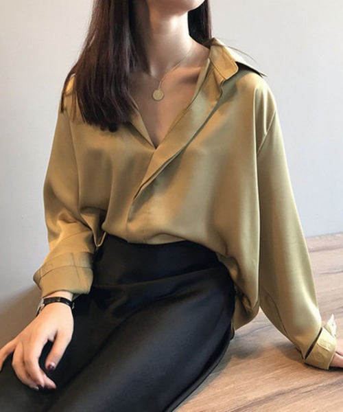 MAISON DE THERESE(メゾン ド テレーズ)の「Vネックゆったりエコシルク長袖シャツ(シャツ/ブラウス・レディース・グリーン/ブラック/アイボリー・S/M)」の1枚目の写真