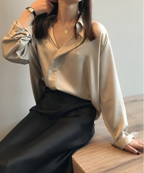 MAISON DE THERESE(メゾン ド テレーズ)の「Vネックゆったりエコシルク長袖シャツ(シャツ/ブラウス・レディース・グリーン/ブラック/アイボリー・S/M)」の2枚目の写真