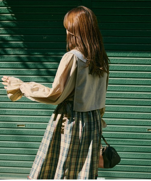 kutir（クティール）の「【クティールとレトロ】セットアップ着用可　サイドリボンアソートベスト（ベスト・レディース・ネイビー/モカ/ダークブルー/ベージュ・FREE）」の20枚目の写真