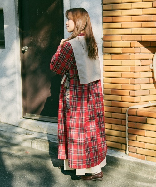 kutir（クティール）の「【クティールとレトロ】セットアップ着用可　サイドリボンアソートベスト（ベスト・レディース・ネイビー/モカ/ダークブルー/ベージュ・FREE）」の11枚目の写真