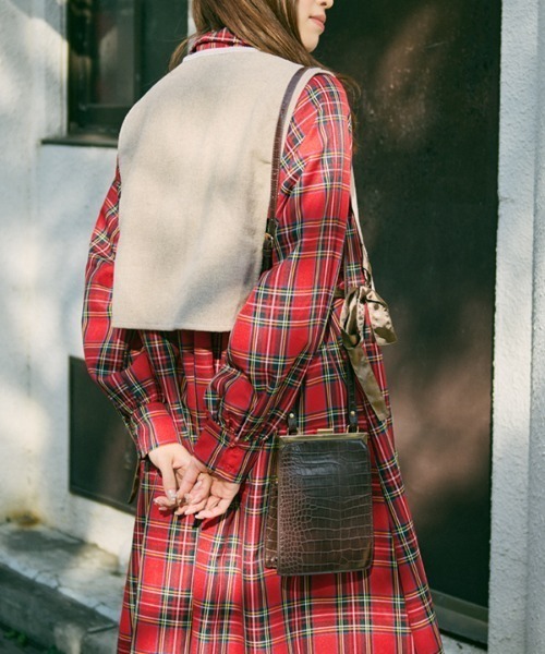 kutir（クティール）の「【クティールとレトロ】セットアップ着用可　サイドリボンアソートベスト（ベスト・レディース・ネイビー/モカ/ダークブルー/ベージュ・FREE）」の9枚目の写真