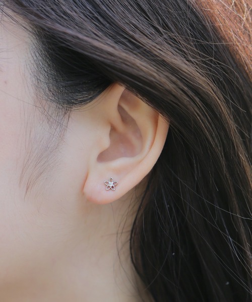 tone(トーン)の「【Peony/ピオニー】/サージカルステンレス316L ビジューフラワースタッドピアス(ピアス(片耳用)・レディース・ピンクゴールド/シルバー/ゴールド・FREE)」の7枚目の写真