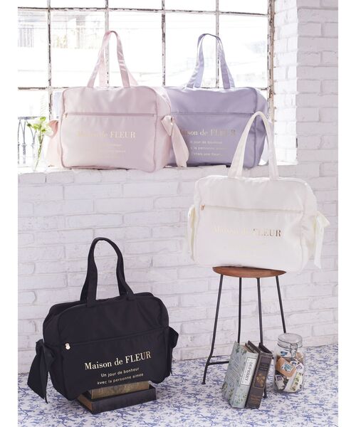 Maison de FLEUR（メゾンドフルール）の「サテンキャリーオンバッグ（ボストンバッグ・レディース・ピンクベージュ/ブラック/アイボリー/ブルー系その他7・FREE）」の9枚目の写真