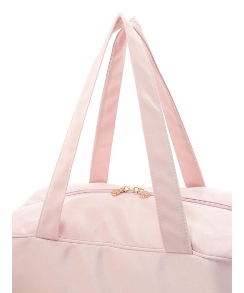 Maison de FLEUR（メゾンドフルール）の「サテンキャリーオンバッグ（ボストンバッグ・レディース・ピンクベージュ/ブラック/アイボリー/ブルー系その他7・FREE）」の15枚目の写真