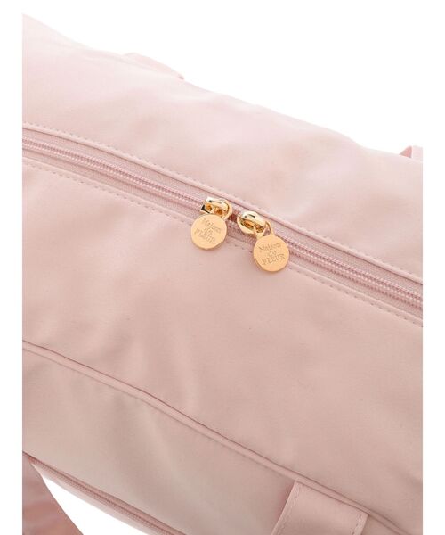 Maison de FLEUR（メゾンドフルール）の「サテンキャリーオンバッグ（ボストンバッグ・レディース・ピンクベージュ/ブラック/アイボリー/ブルー系その他7・FREE）」の18枚目の写真