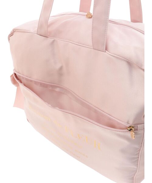 Maison de FLEUR（メゾンドフルール）の「サテンキャリーオンバッグ（ボストンバッグ・レディース・ピンクベージュ/ブラック/アイボリー/ブルー系その他7・FREE）」の19枚目の写真