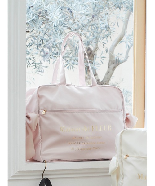 Maison de FLEUR（メゾンドフルール）の「サテンキャリーオンバッグ（ボストンバッグ・レディース・ピンクベージュ/ブラック/アイボリー/ブルー系その他7・FREE）」の4枚目の写真