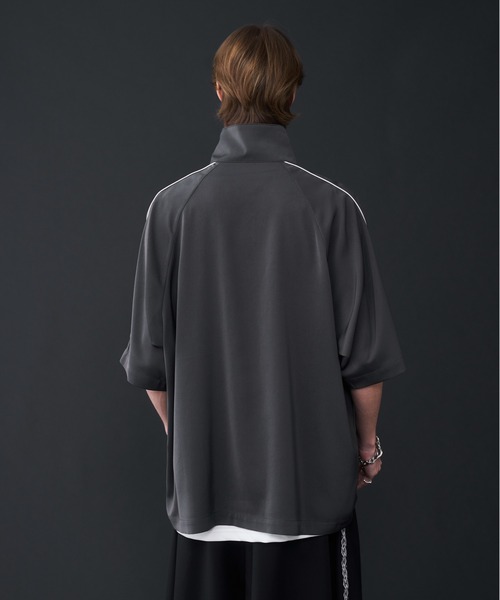 KUUUPY（クーピー）の「Drape Piping Half  Zip T-Shirt - ドレープパイピングハーフジップTシャツ（Tシャツ/カットソー・メンズ・ブラック/チャコールグレー/ブルー・SMALL/MEDIUM/LARGE）」の11枚目の写真
