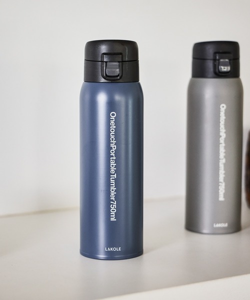 LAKOLE（ラコレ）の「ワンタッチポータブルタンブラー[750ml] / 993446（水筒・レディース・ブラック/アイボリー/グレー/ダークブルー・FREE）」の4枚目の写真