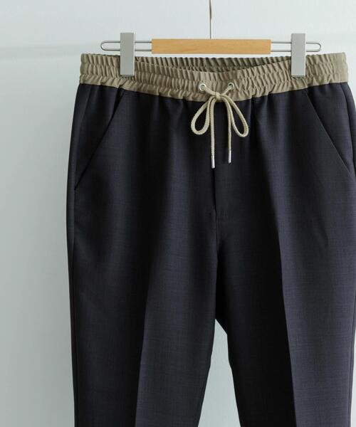 ITEMS URBANRESEARCH(アイテムズ アーバンリサーチ)の「ポリエステルトロ イージーパンツ(その他パンツ・メンズ・ベージュ/ブラック/グレー・MEDIUM/LARGE)」の2枚目の写真