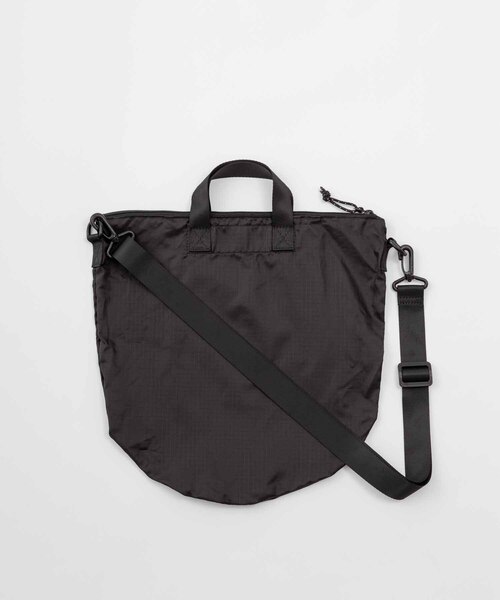 ADAM ET ROPE'（アダムエロペ）の「【TRAVEL COUTURE】RIP Packble Helmet Bag（ハンドバッグ・メンズ・ブラック・FREE）」の2枚目の写真