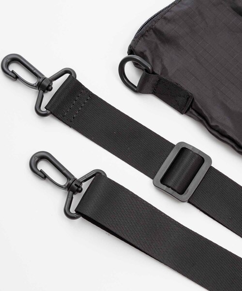 ADAM ET ROPE'（アダムエロペ）の「【TRAVEL COUTURE】RIP Packble Helmet Bag（ハンドバッグ・メンズ・ブラック・FREE）」の4枚目の写真