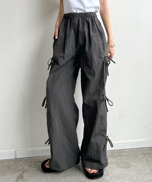 Futier land(フューティアランド)の「サイドリボンミリタリーパンツ(その他パンツ・レディース・アイボリー/ブラック/チャコールグレー・FREE)」の3枚目の写真