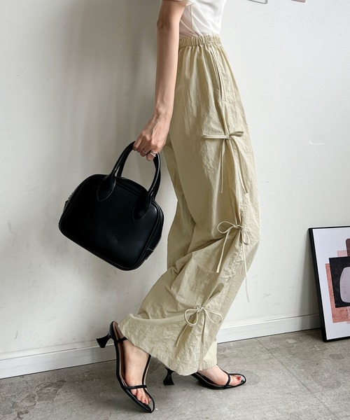 Futier land(フューティアランド)の「サイドリボンミリタリーパンツ(その他パンツ・レディース・アイボリー/ブラック/チャコールグレー・FREE)」の2枚目の写真