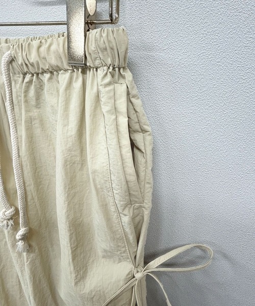 Futier land(フューティアランド)の「サイドリボンミリタリーパンツ(その他パンツ・レディース・アイボリー/ブラック/チャコールグレー・FREE)」の6枚目の写真