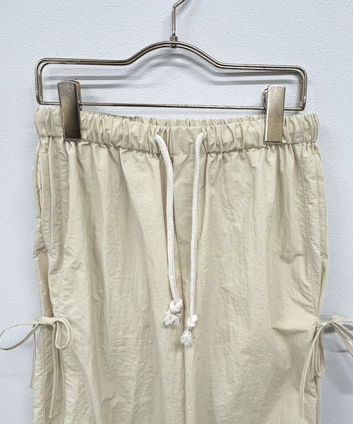 Futier land(フューティアランド)の「サイドリボンミリタリーパンツ(その他パンツ・レディース・アイボリー/ブラック/チャコールグレー・FREE)」の7枚目の写真