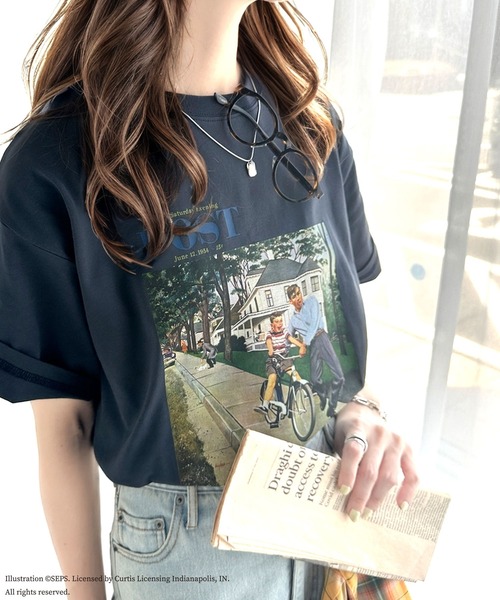 classicalelf(クラシカルエルフ)の「『THE SATURDAY EVENING POST』×クラシカルエルフ 別注グラフィックTシャツ【Bike Riding Lesson】(Tシャツ/カットソー・レディース・チャコール/ホワイト・X-LARGE/LARGE/MEDIUM/SMALL)」の8枚目の写真