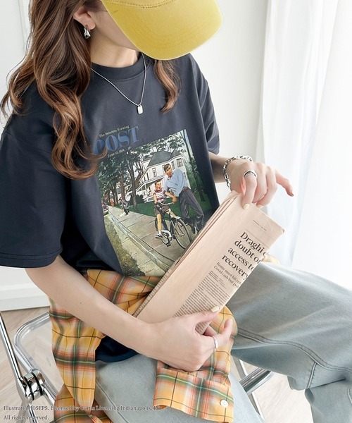 classicalelf(クラシカルエルフ)の「『THE SATURDAY EVENING POST』×クラシカルエルフ 別注グラフィックTシャツ【Bike Riding Lesson】(Tシャツ/カットソー・レディース・チャコール/ホワイト・X-LARGE/LARGE/MEDIUM/SMALL)」の3枚目の写真