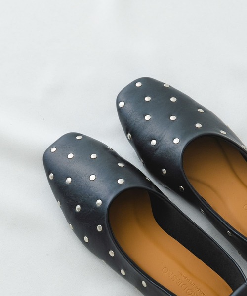 RODE SKO（ロデスコ）の「スタッズフラットシューズ（パンプス・レディース・ベージュ系その他/ブラック・36/37/38）」の3枚目の写真