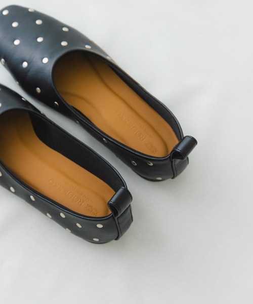 RODE SKO（ロデスコ）の「スタッズフラットシューズ（パンプス・レディース・ベージュ系その他/ブラック・36/37/38）」の4枚目の写真