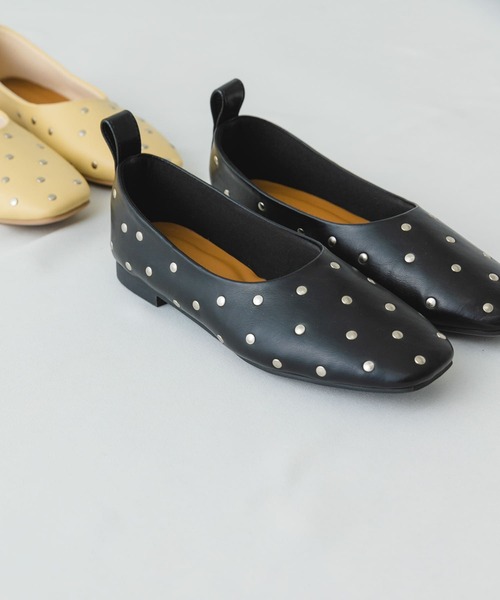 RODE SKO（ロデスコ）の「スタッズフラットシューズ（パンプス・レディース・ベージュ系その他/ブラック・36/37/38）」の6枚目の写真