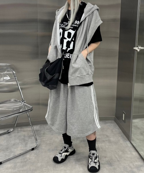 Never mind the XU / Chikashitsu+(ネバーマインド ザ エックスユー / チカシツプラス)の「韓国ファッション nmtc + エヌエムティーシープラス number design tee 半袖Tシャツ 半袖トップス ロゴTシャツ オーバーサイズ プリントTシャツ 韓国ファッション 韓国ストリート ストリートファッション(Tシャツ/カットソー・メンズ・ホワイト/ブラック・ONE SIZE)」の2枚目の写真