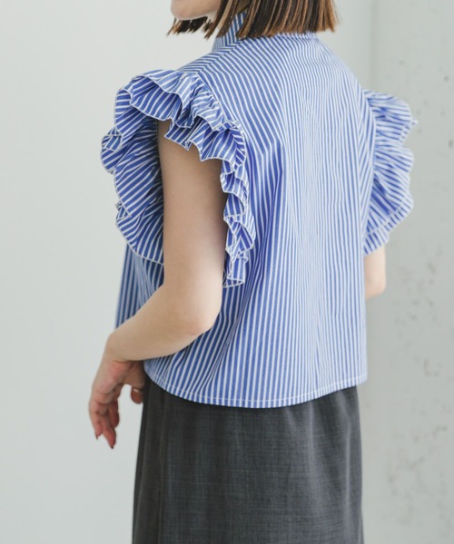 ITEMS URBANRESEARCH（アイテムズ アーバンリサーチ）の「フリルショートブラウス（シャツ/ブラウス・レディース・ストライプ/ブラック・FREE）」の2枚目の写真