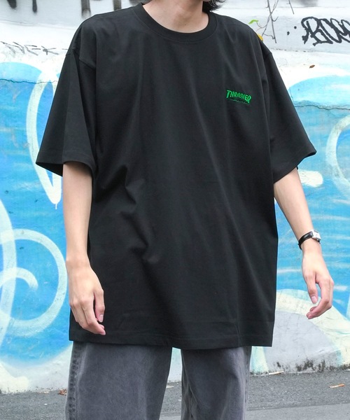 THRASHER(スラッシャー)の「HOMETOWN emb S/S T-SHIRTS/スラッシャーボックスシルエットワンポイント刺繍ブランドロゴ半袖Tシャツ(Tシャツ/カットソー・メンズ・ブラック×ホワイト/ネイビー/ブラック×グリーン/グレー×ホワイト/ホワイト×ブラック/ホワイト×ブルー・LARGE/MEDIUM/XX-LARGE/X-LARGE)」の5枚目の写真