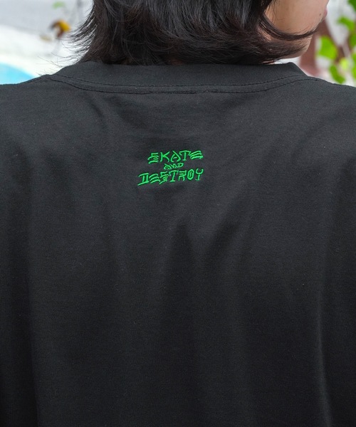 THRASHER(スラッシャー)の「HOMETOWN emb S/S T-SHIRTS/スラッシャーボックスシルエットワンポイント刺繍ブランドロゴ半袖Tシャツ(Tシャツ/カットソー・メンズ・ブラック×ホワイト/ネイビー/ブラック×グリーン/グレー×ホワイト/ホワイト×ブラック/ホワイト×ブルー・LARGE/MEDIUM/XX-LARGE/X-LARGE)」の7枚目の写真