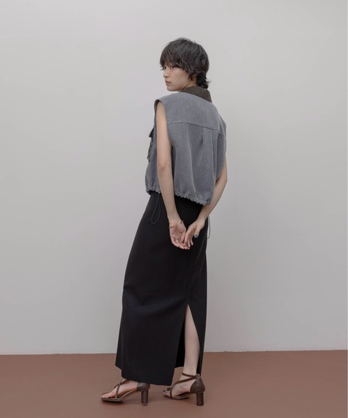 Eimee Law(エイミーロウ)の「ドロストショートベスト(ベスト・レディース・チャコールグレー/ベージュ/ブラック・38/FREE)」の20枚目の写真