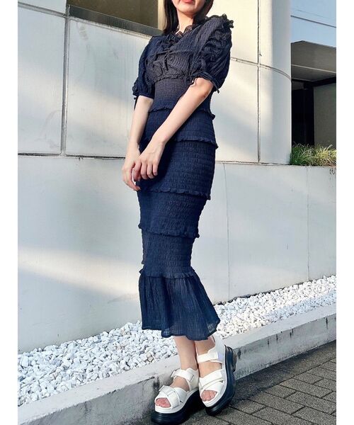 dazzlin（ダズリン）の「ベビーフリルシャーリングワンピース（ワンピース・レディース・ピンク/ネイビー/オフホワイト・SMALL/MEDIUM）」の3枚目の写真