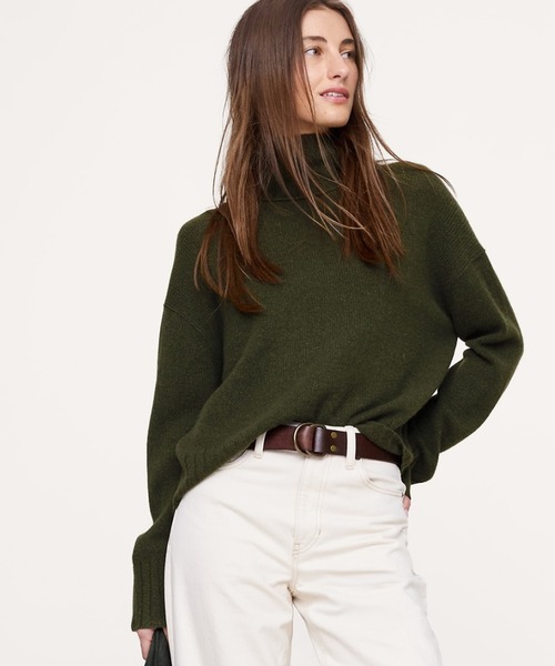 Banana Republic（バナナリパブリック）の「オーバーサイズ ミッドウェイト カシミヤ タートルネックセーター（ニット/セーター・レディース・ブラウン系その他/アイボリー/ブラウン/その他/グリーン/ライトブルー/ブラック/レッド/ライトグレー/コバルトブルー/ブラウン系その他2/ワイン/カーキ/オフホワイト/パープル系その他/レッド系その他・L/M/S/XS）」の8枚目の写真