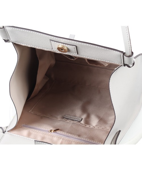 12Twelve Agenda（トゥエルブ　アジェンダ）の「【A4収納可】【裏地が可愛い】軽量リングベルトA4バッグ（トートバッグ・レディース・ベージュ/グレイッシュベージュ/チャコールグレー・FREE）」の8枚目の写真