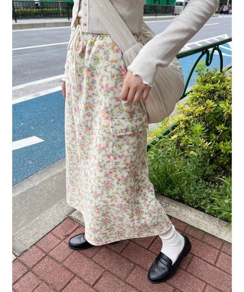 WC（ダブル シー）の「リトルフラワーカーゴロングスカート（スカート・レディース・アイボリー/ピンク・FREE）」の5枚目の写真