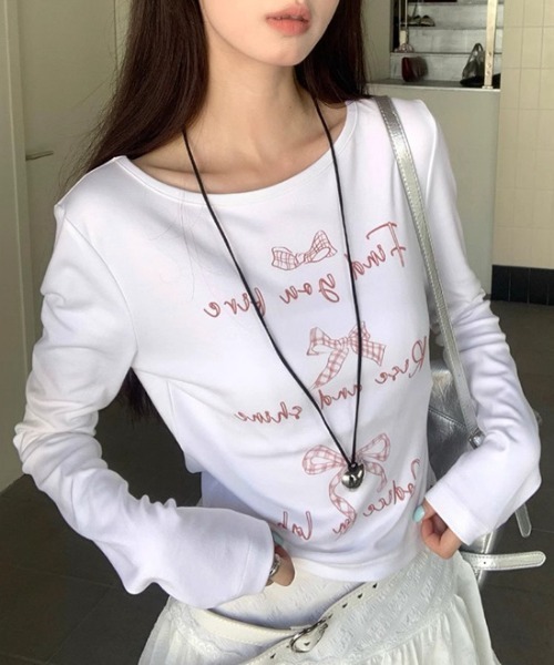 Vipoa(ヴィポア)の「リボンプリントカットソー(Tシャツ/カットソー・レディース・ブラック/ホワイト・FREE)」の1枚目の写真